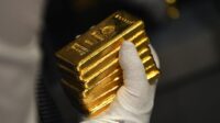 Gold Price Gains Amid Geopolitical Tensions and US Dollar Retreat